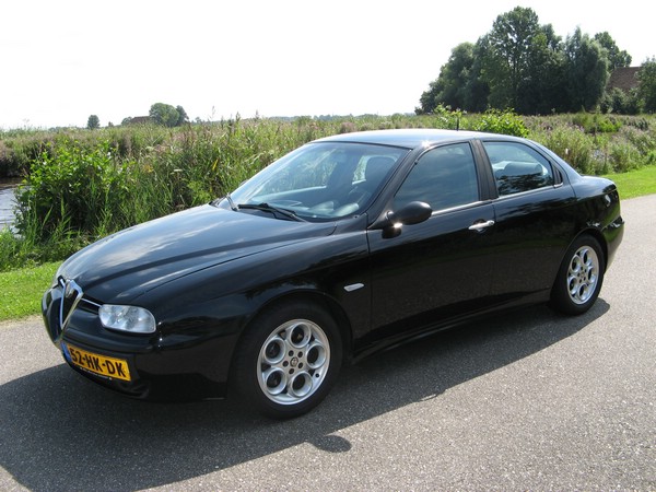 http://www.alfa90.nl/overig/156/dakfix/img_4042.jpg http://www.alfa90.nl/overig/156/dakfix/img_4042.jpg